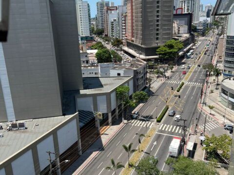 EF 215 - SALA COMERCIAL EM PRÉDIO NA RETA DA PENHA - Suá